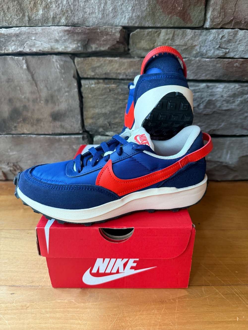 NIB/New Women’s Nike Waffle Debut athletic shoes size 6